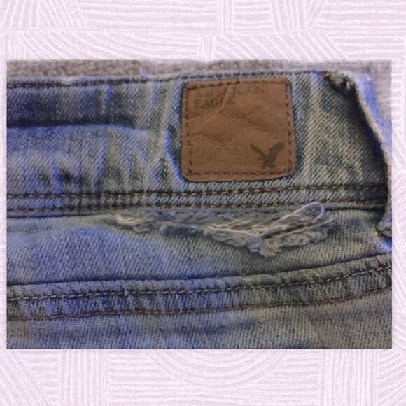 AMERICAN Eagle stretch distressed jean shorts - Picture 4 of 4